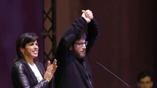 La coordinadora general de Podemos en Andaluc&iacute;a, Teresa Rodr&iacute;guez (i), y el eurodiputado de Podemos Miguel Urb&aacute;n de Anticapitalistas