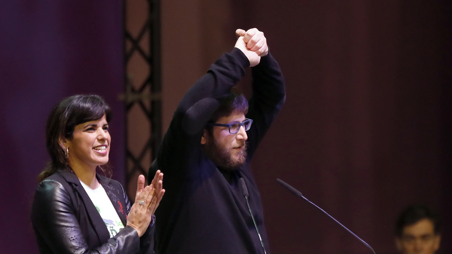 La coordinadora general de Podemos en Andalucía, Teresa Rodríguez (i), y el eurodiputado de Podemos Miguel Urbán de Anticapitalistas La coordinadora general de Podemos en Andalucía, Teresa Rodríguez (i), y el eurodiputado de Podemos Miguel Urbán de Anticapitalistas