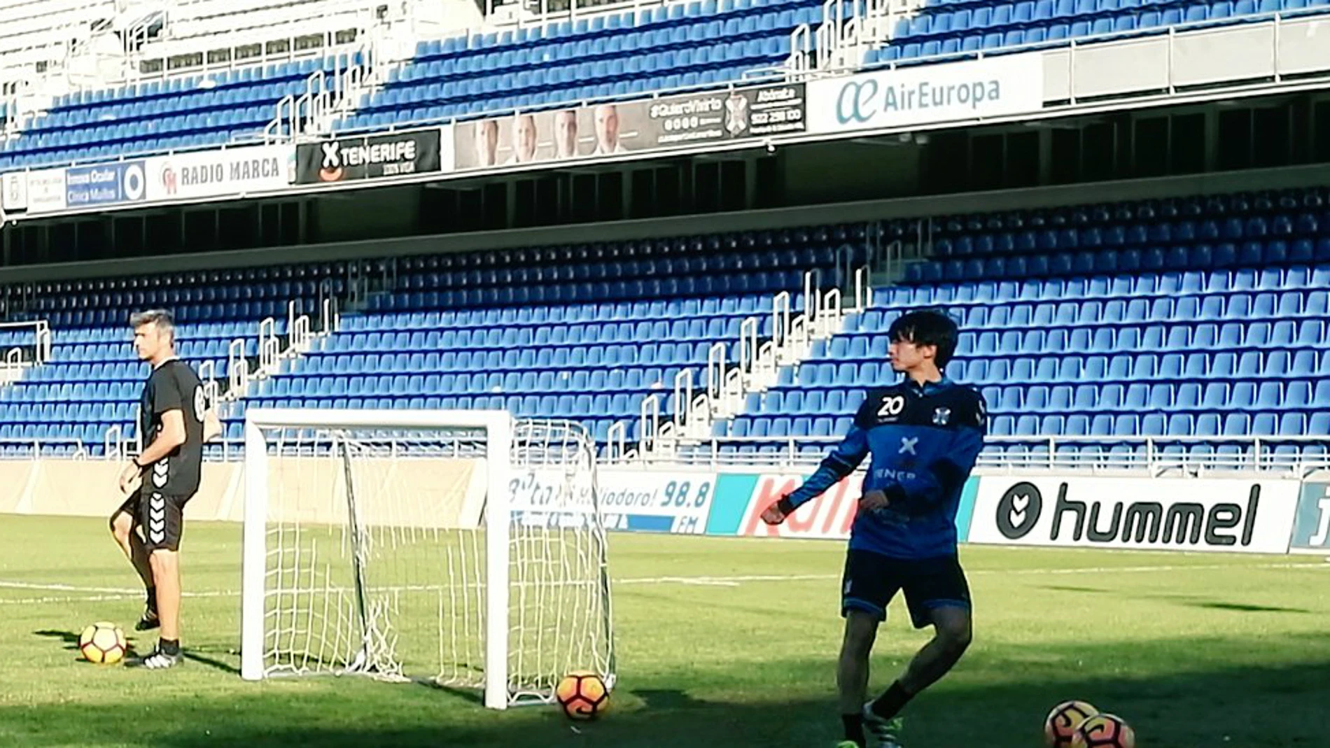 Shibasaki, con el Tenerife Shibasaki, con el Tenerife