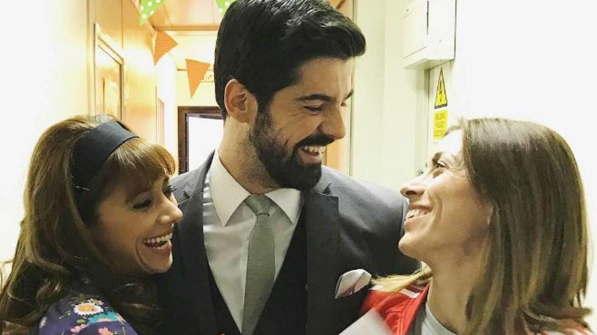 La atleta Isabel Mac&iacute;as visita el rodaje de 'Amar'