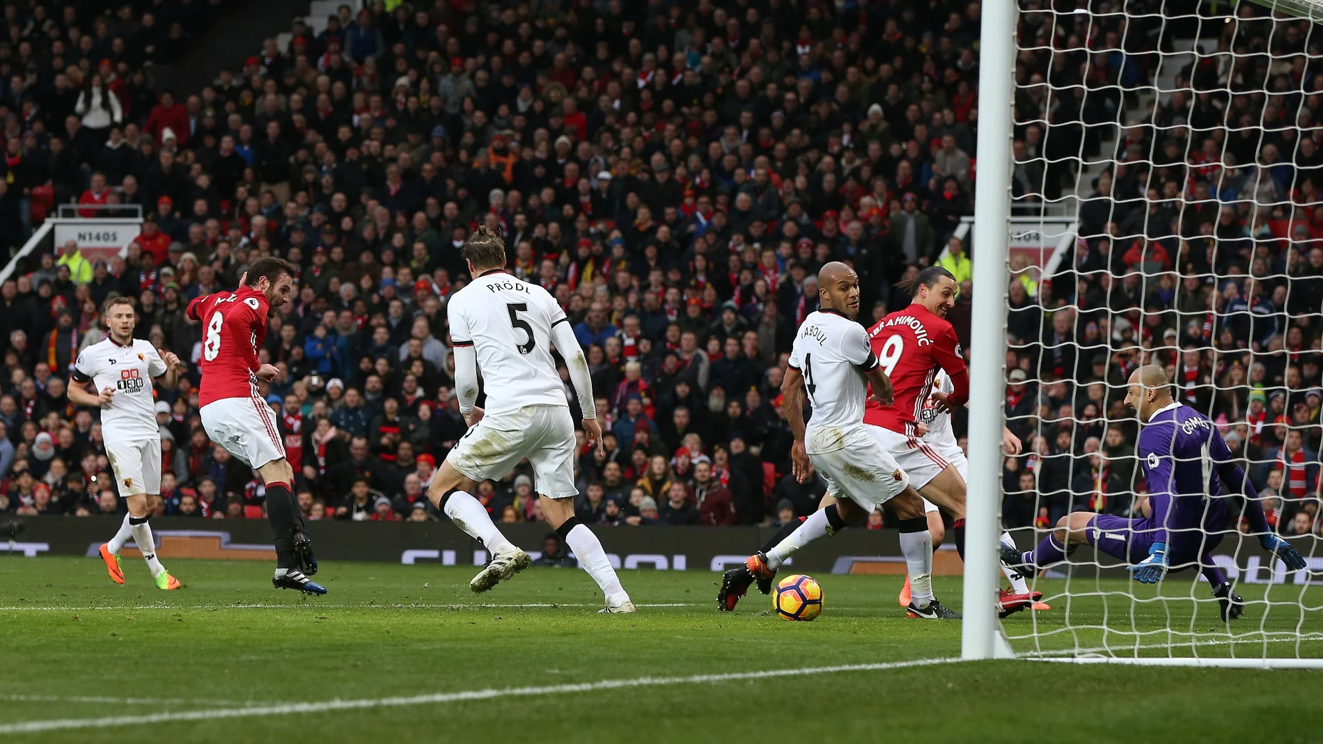 Juan Mata anotando un gol con el United Juan Mata anotando un gol con el United