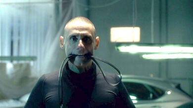 El gran cambio físico de Alberto Berzal para dar vida al asesino del tatuaje en 'Pulsaciones'