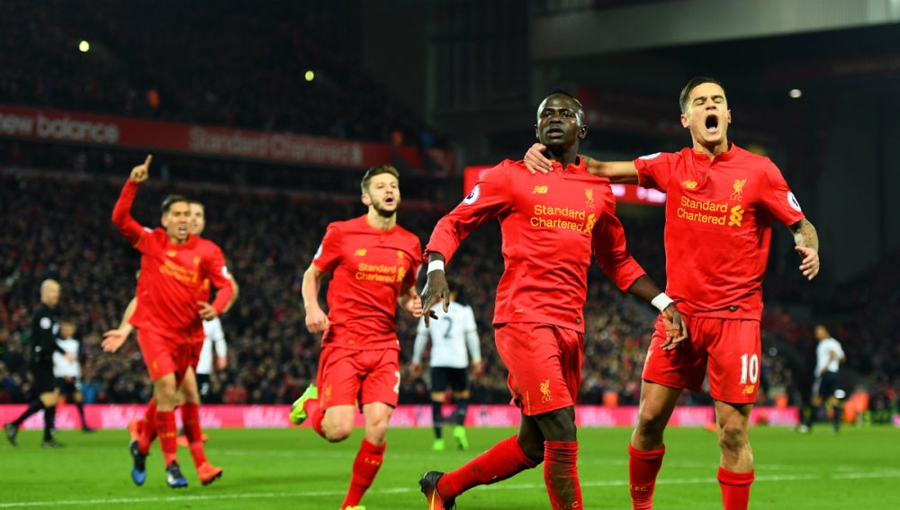 Mané celebra un gol con el Liverpool