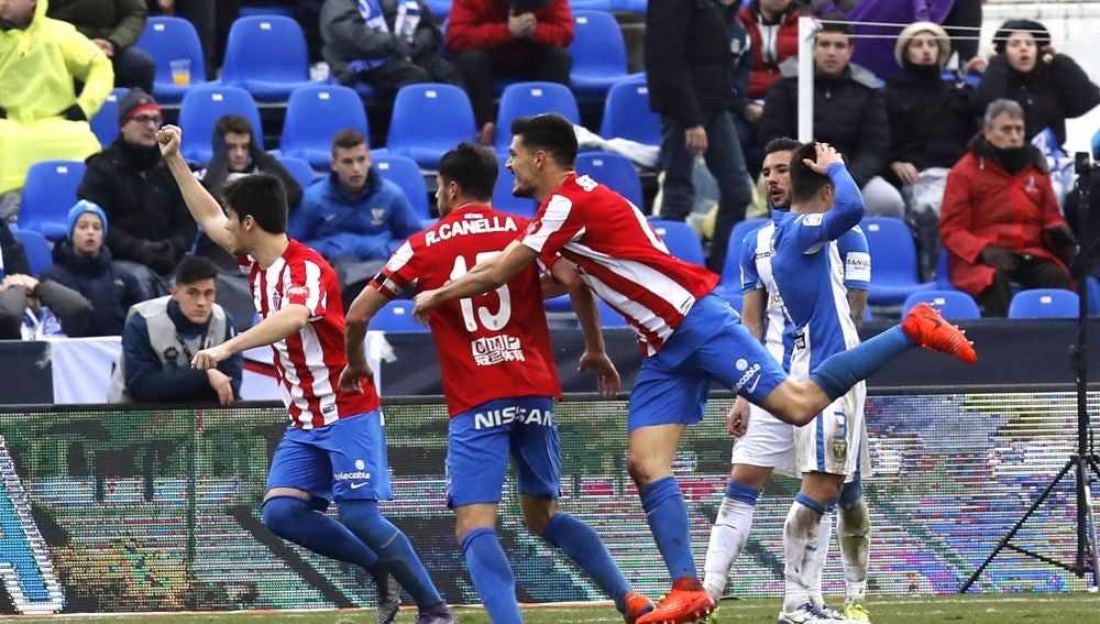 Roberto Canella celebra el primer gol del Sporting contra el Leganés