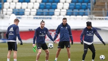 Bale, junto a Pepe en un entrenamiento