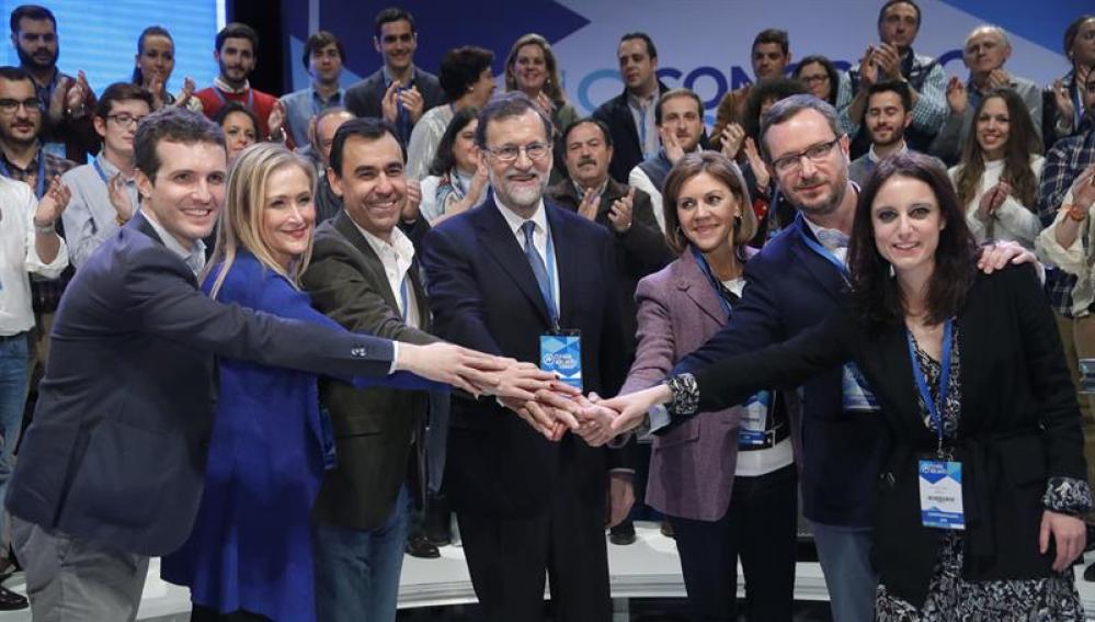 Rajoy, reelegido sin fisuras, mantiene a Cospedal como número dos del PP