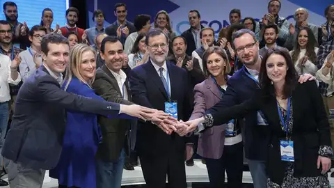 Rajoy, reelegido sin fisuras, mantiene a Cospedal como número dos del PP Rajoy, reelegido sin fisuras, mantiene a Cospedal como número dos del PP