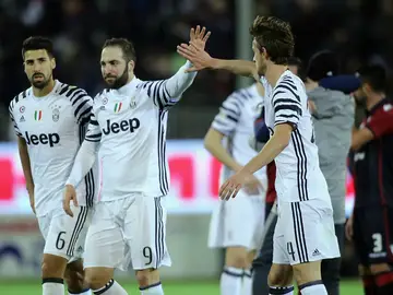 La Juventus celebra un gol de Higuaín La Juventus celebra un gol de Higuaín