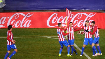 Los jugadores del Atlético de Madrid celebran el gol de Torres contra el Celta de Vigo