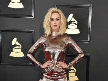 Una rubísima Katy Perry se metalizó para la ocasión