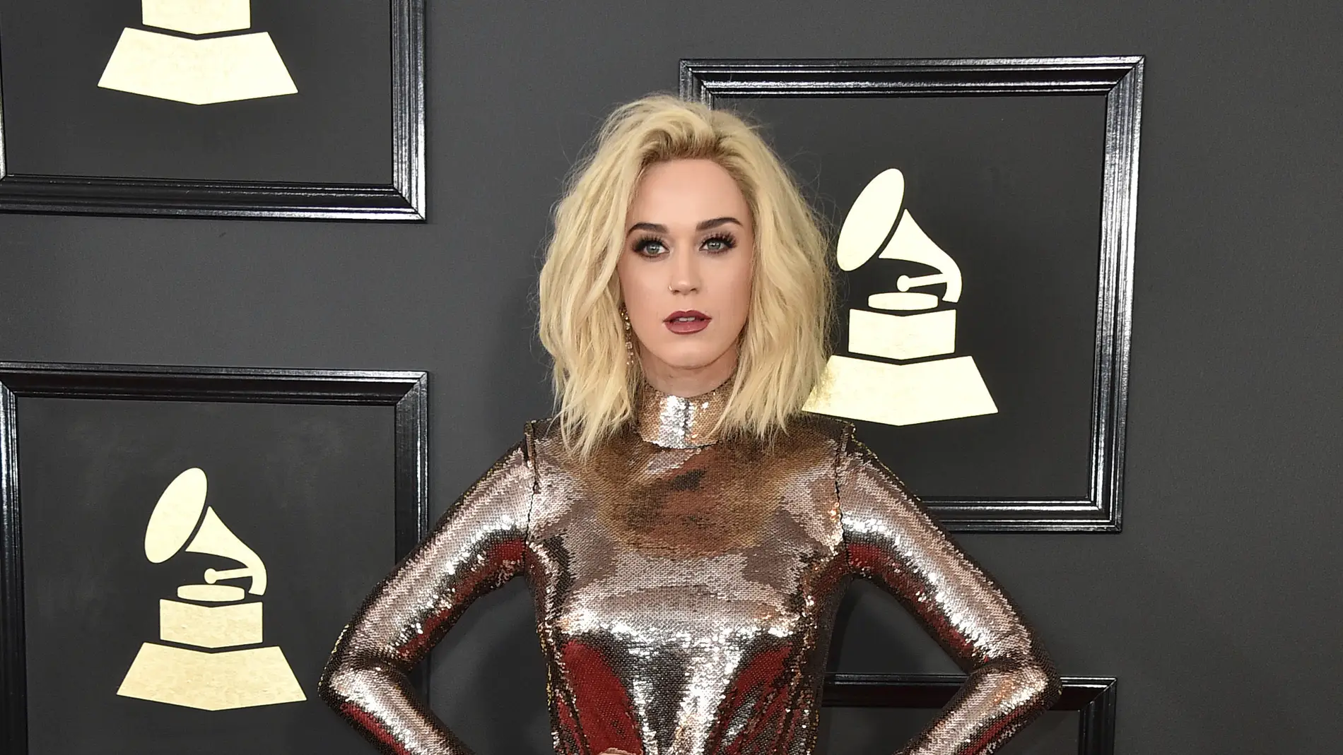 Una rubísima Katy Perry se metalizó para la ocasión