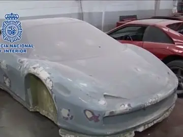 Frame 63.23879 de: Desmantelado un taller ilegal en Girona donde replicaban coches de lujo Frame 63.23879 de: Desmantelado un taller ilegal en Girona donde replicaban coches de lujo