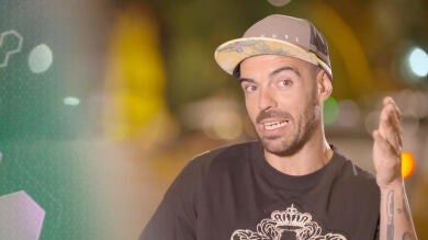 Jonathan con sus amigos: “Marie desentona entre personas normales”