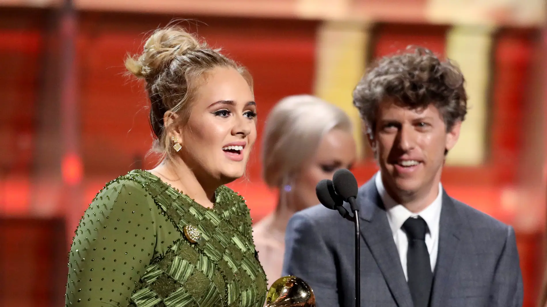Adele durante su discurso en los Grammy 2017