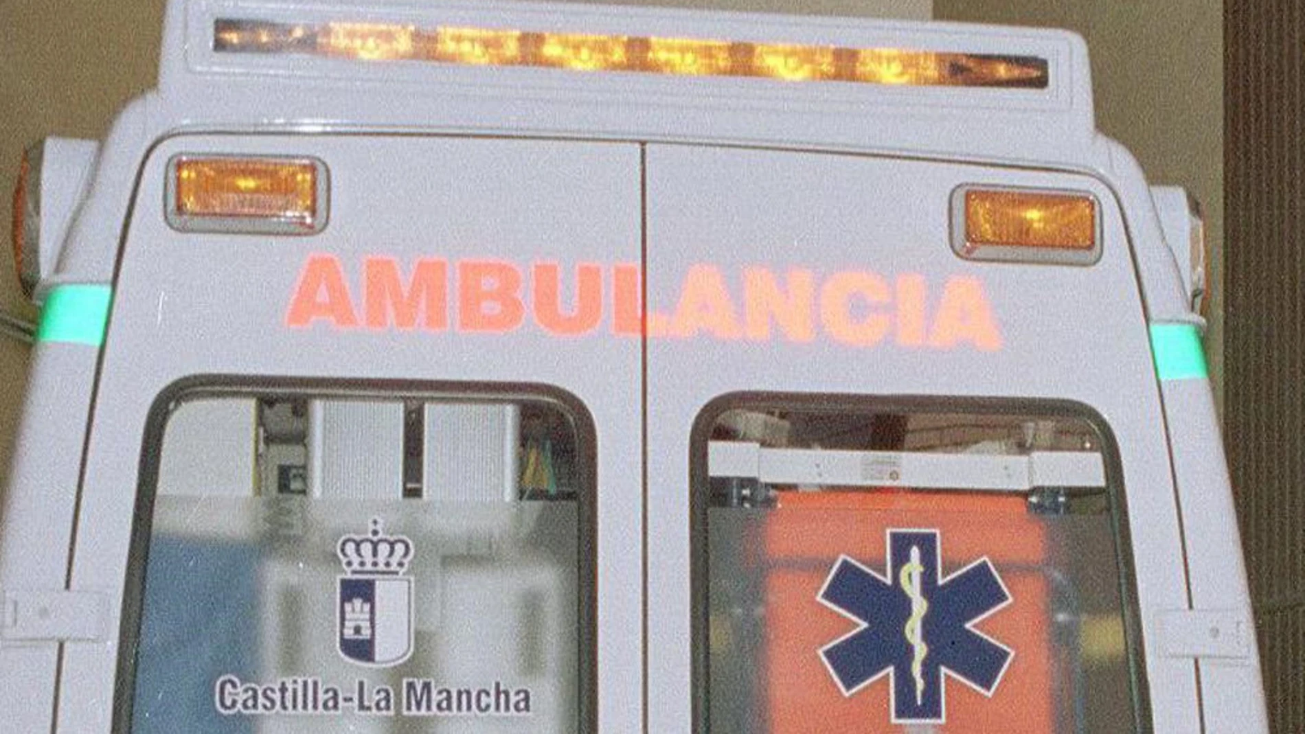 Imagen de archivo de una ambulancia de Castilla-La Mancha Imagen de archivo de una ambulancia de Castilla-La Mancha