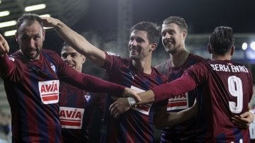 Los jugadores del Eibar celebrando uno de los goles