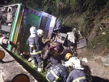 El autobús siniestrado en Taiwán El autobús siniestrado en Taiwán