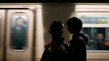 Una pareja en el Metro de Nueva York