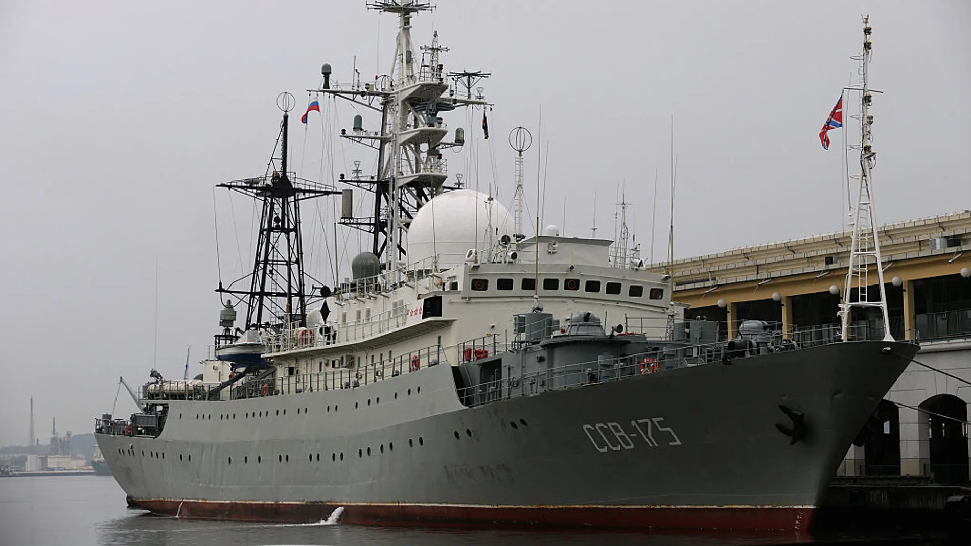 El barco ruso Viktor Leonov CCB-175 en el puerto de La Habana