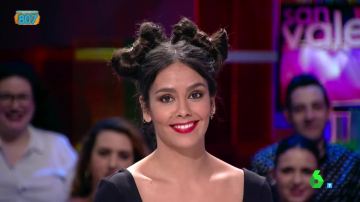 Cristina Pedroche se convierte en un "regalo para desenvolver" por el Día de San Valentín