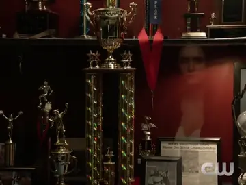 Frame 4.903646 de: Nina Dobrev protagoniza el primer teaser de la temporada final de 'Crónicas Vampíricas' Frame 4.903646 de: Nina Dobrev protagoniza el primer teaser de la temporada final de 'Crónicas Vampíricas'