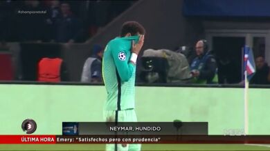 Neymar, hundido tras el segundo gol del PSG al Barcelona