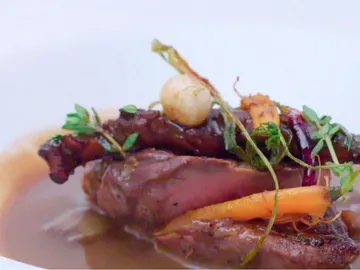 Paloma marcada con chantarelas y su paté Paloma marcada con chantarelas y su paté