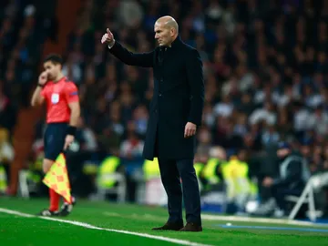 Zidane, en la banda del Bernabéu Zidane, en la banda del Bernabéu