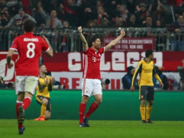 Xabi Alonso celebra un gol del Bayern