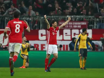 Xabi Alonso celebra un gol del Bayern Xabi Alonso celebra un gol del Bayern