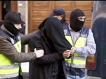 Detenido en Vitoria un marroquí retornado que captaba yihadistas y en Alicante una mujer que intentó viajar a Siria