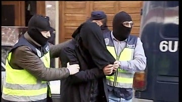 Detenido en Vitoria un marroquí retornado que captaba yihadistas y en Alicante una mujer que intentó viajar a Siria