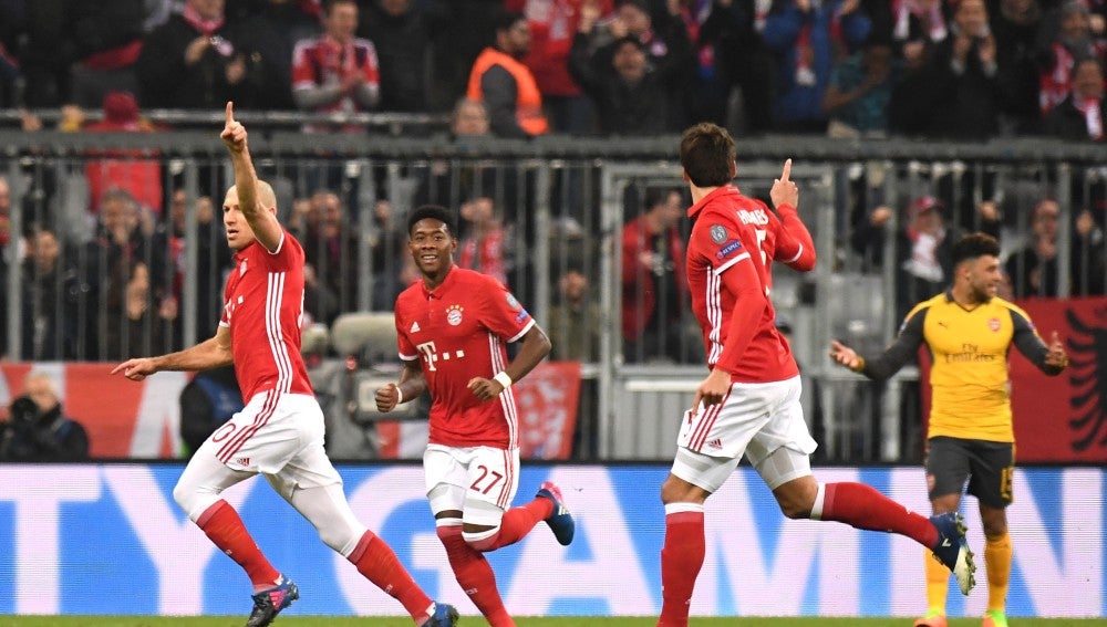 Robben celebra su gol ante el Arsenal