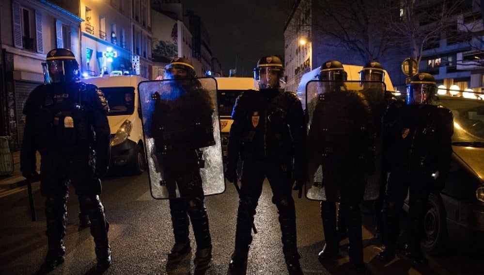 Policías de Aulnay-sous-Bois durante una protesta por una agresión