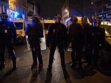 Policías de Aulnay-sous-Bois durante una protesta por una agresión