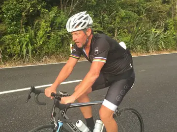 Armstrong, sobre una bicicleta Armstrong, sobre una bicicleta