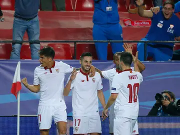 Los jugadores del Sevilla celebran un gol al Leicester Los jugadores del Sevilla celebran un gol al Leicester