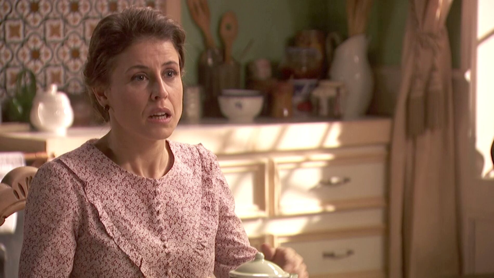 Adela recibe una inesperada visita en su domicilio