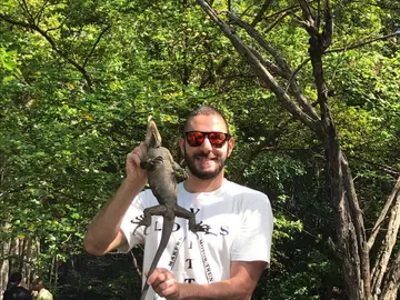 Benzema con la iguana en peligro de extinción Benzema con la iguana en peligro de extinción