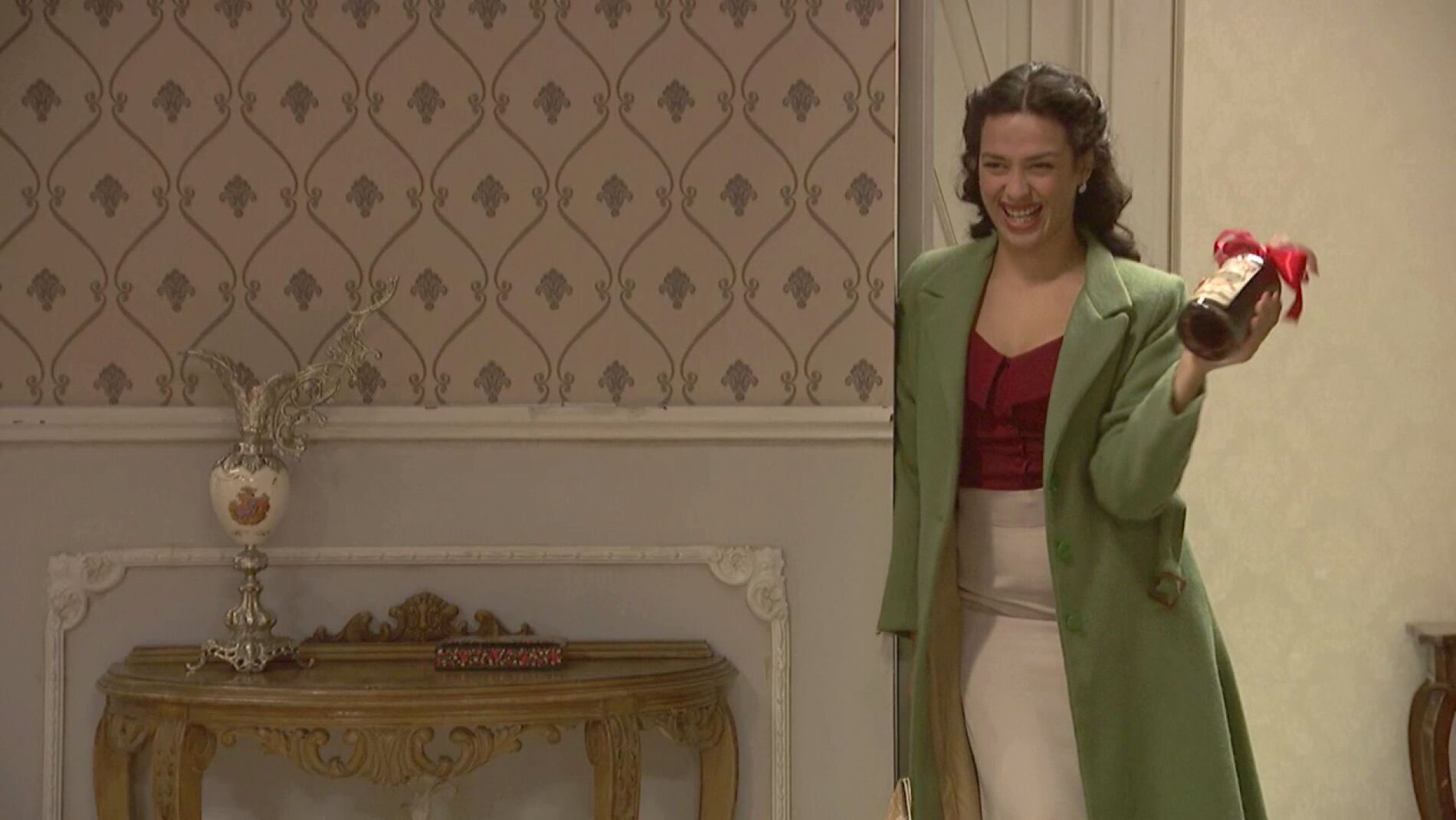 Luc&iacute;a llega a Los Manantiales para alegr&iacute;a de Camila