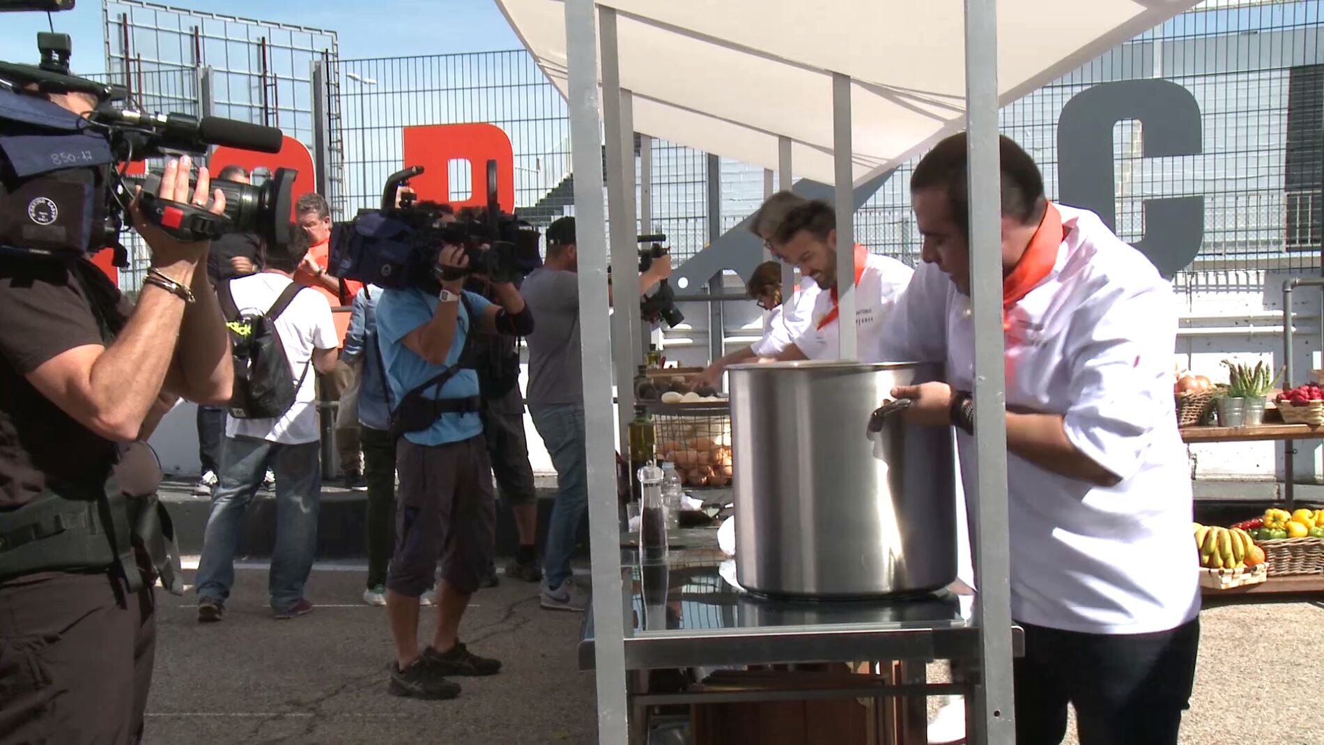 Vivimos tras las c&aacute;maras la pelea entre fogones del Circuito del Jarama
