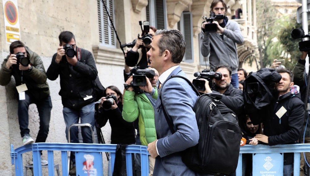 Iñaki Urdangarin entrando en los juzgados