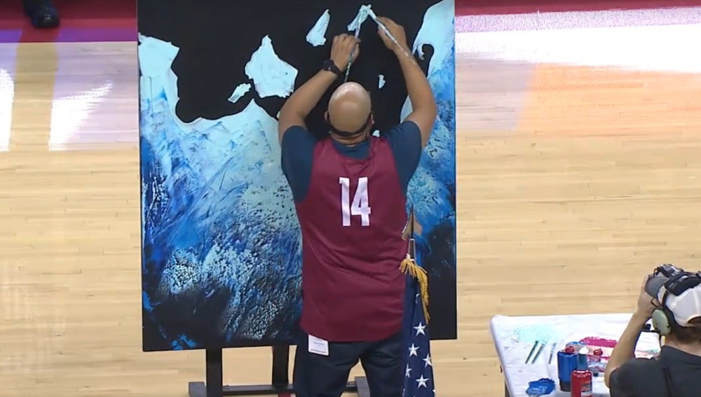 Joe Everson, el artista que pintó un cuadro mientras cantaba el himno de EEUU