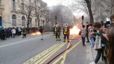 Miles de jóvenes se manifiestan en París contra la violencia policial