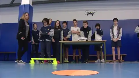 Frame 32.648924 de: Los profesores se pueden apoyar en drones para explicar las asignaturas Frame 32.648924 de: Los profesores se pueden apoyar en drones para explicar las asignaturas