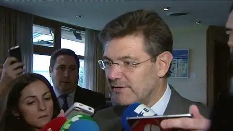 Frame 0.696976 de: Catalá dice que si el fiscal de Murcia sufrió presiones "debería haberlo puesto en conocimiento de la Fiscalía General" Frame 0.696976 de: Catalá dice que si el fiscal de Murcia sufrió presiones "debería haberlo puesto en conocimiento de la Fiscalía General"