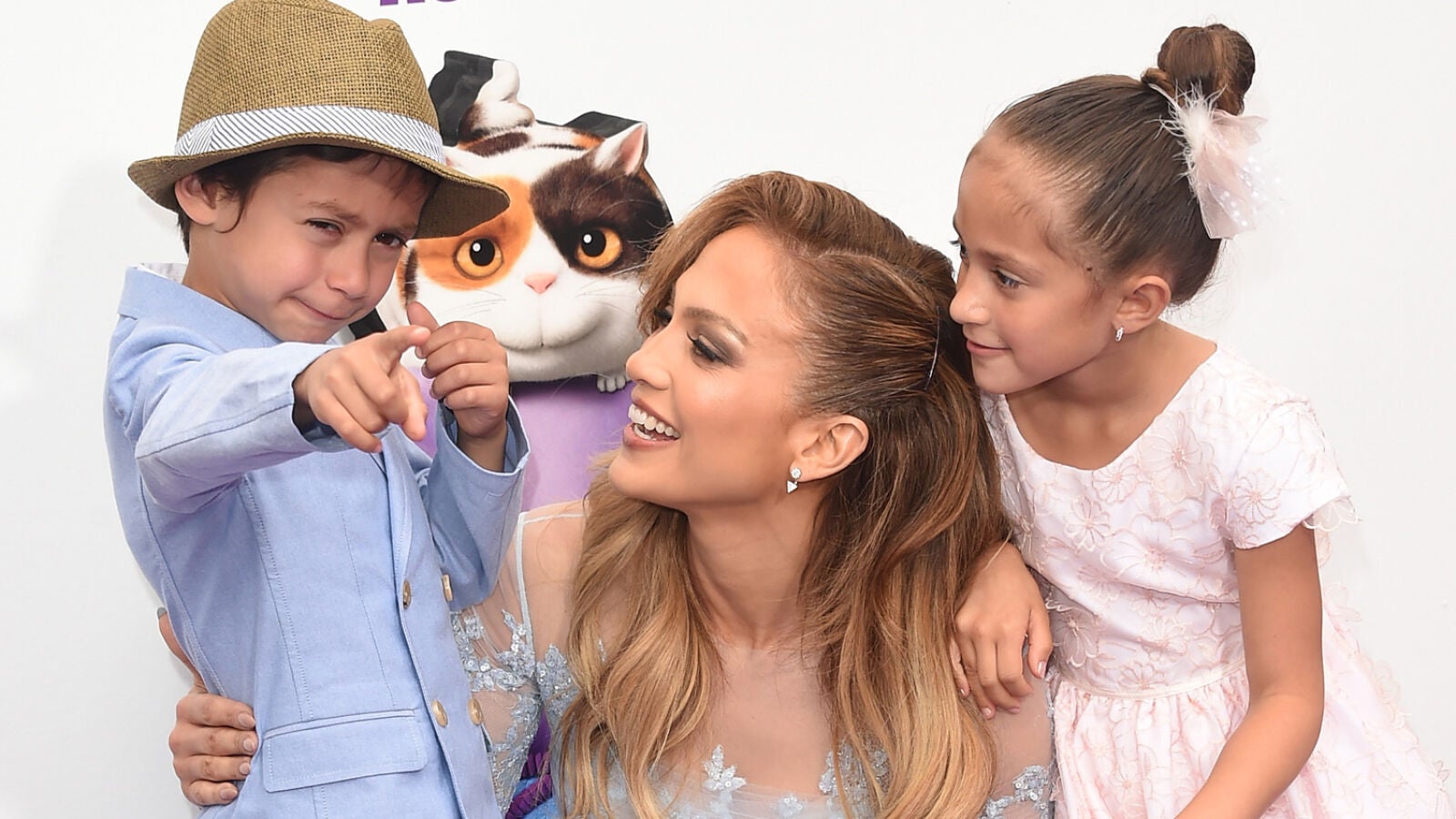 El hijo de Jennifer Lopez no está conforme con el vestuario de su madre 