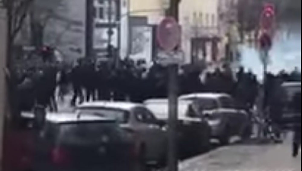Pelea entre aficionados en Berlín