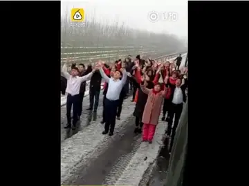 Hacen un baile en el arcén de la autopista Hacen un baile en el arcén de la autopista