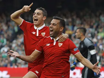 El Sevilla celebra un gol ante el Betis El Sevilla celebra un gol ante el Betis